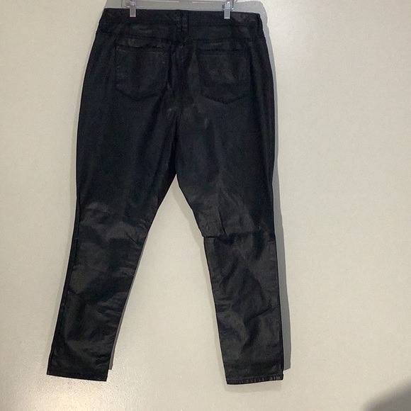 a.n.a.A New Approach Women Pants - Picture 2 of 9